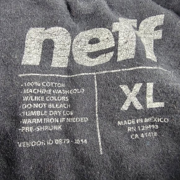 Neff Ripe Strawberry Adults XL Black Short Sleeve T Shirt Casual Street Wear - Picture 3 of 10